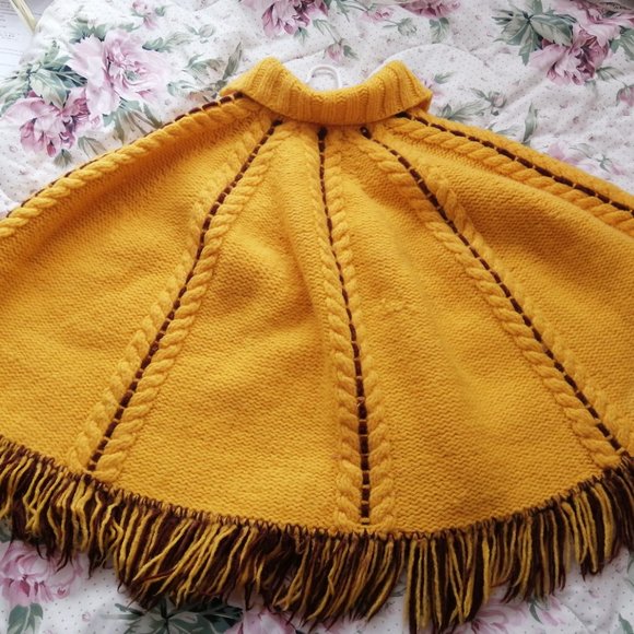 Amazing Knitted Shawl/Wrap - Picture 2 of 2